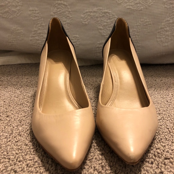 Zvelle pumps in perfect condition size 8 tan and black original price $400 - Picture 5 of 6
